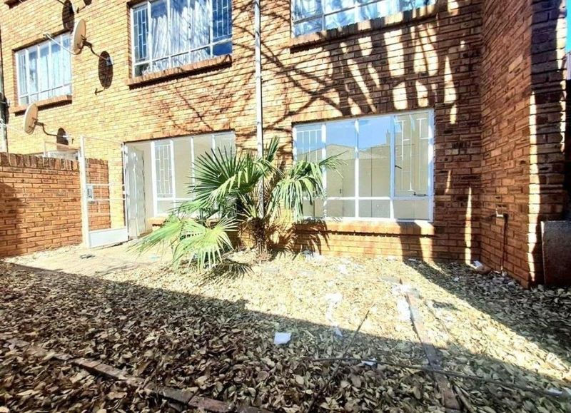 PERFECT START-UP APARTMENT IN ALBERTON NORTH