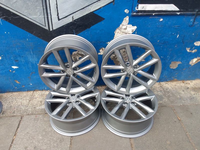 A set of 17inches OEM polo TSI mags rim 5x100 PCD. This set rims are still in perfect condition