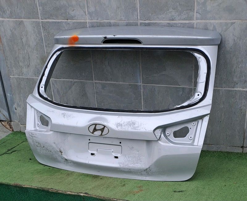 Hyundai i20 tailgate