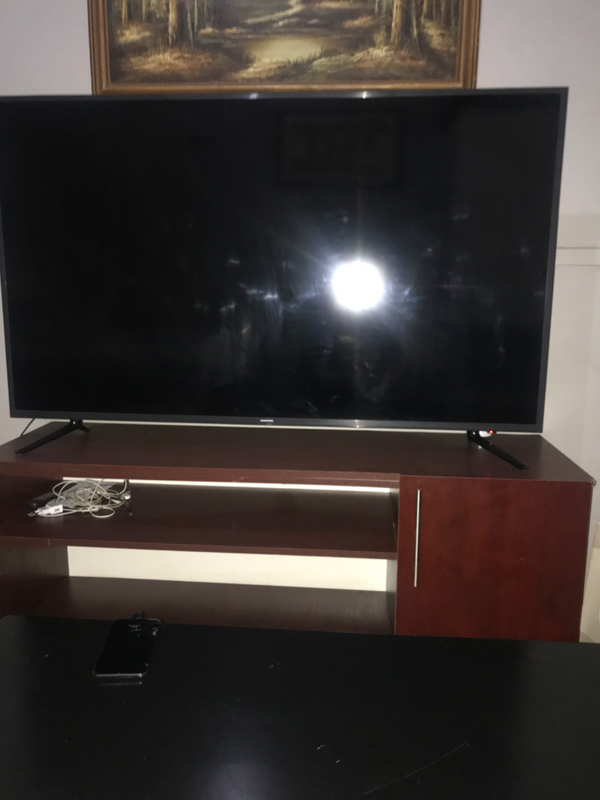 58 inches Samsung smart tv series 7
