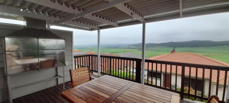 Stunning 3 Bedroom Home with Spectacular Mountain Views in Reebok