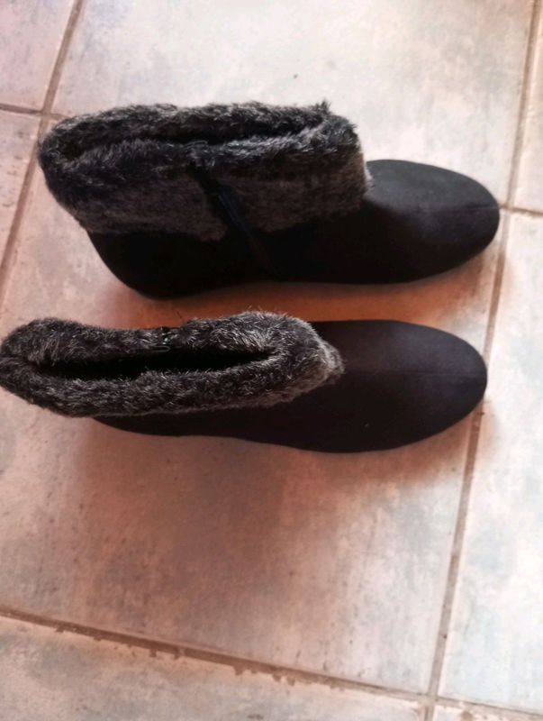 Genuine leather ladies black boots, zip up, size 5, Brand new