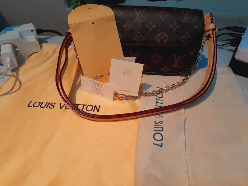 Louis  Vuitton monogram chain bag