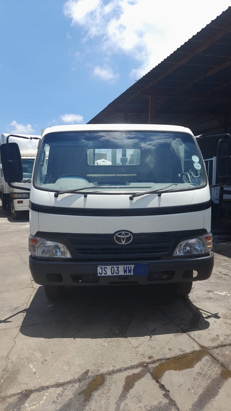 Toyota dyna 4ton dropsides in an immaculate condition for sale at an affordable amount