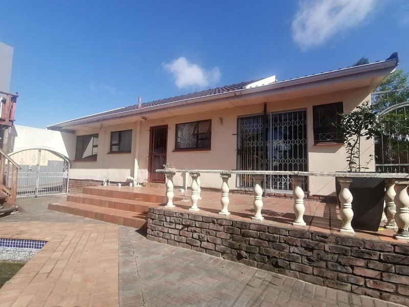 Charming 3-Bedroom Home with Flatlet in East London, Eastern Cape