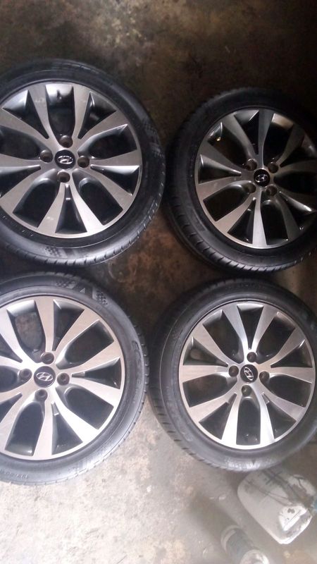 16 inch original Hyundai accent mag rims all clean with 90% new tyres kumho as good as new what you