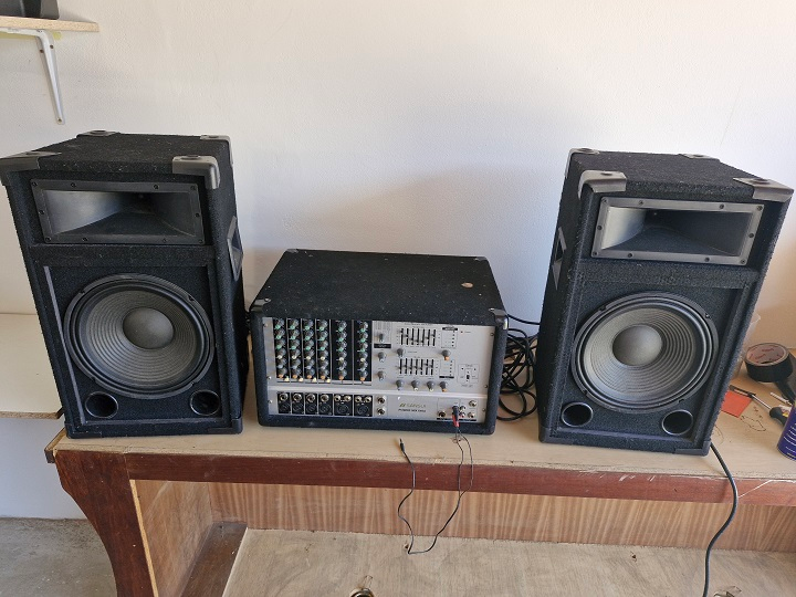 Sound Bargain ! Quality Sansui Power Mix 640a amplifier / mixer with speakers !