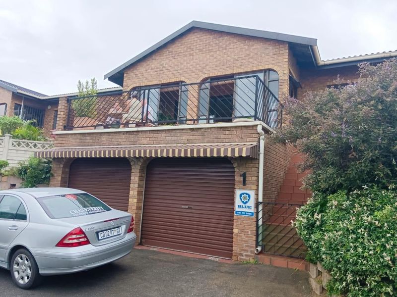 Townhouse in Athlone Park For Sale