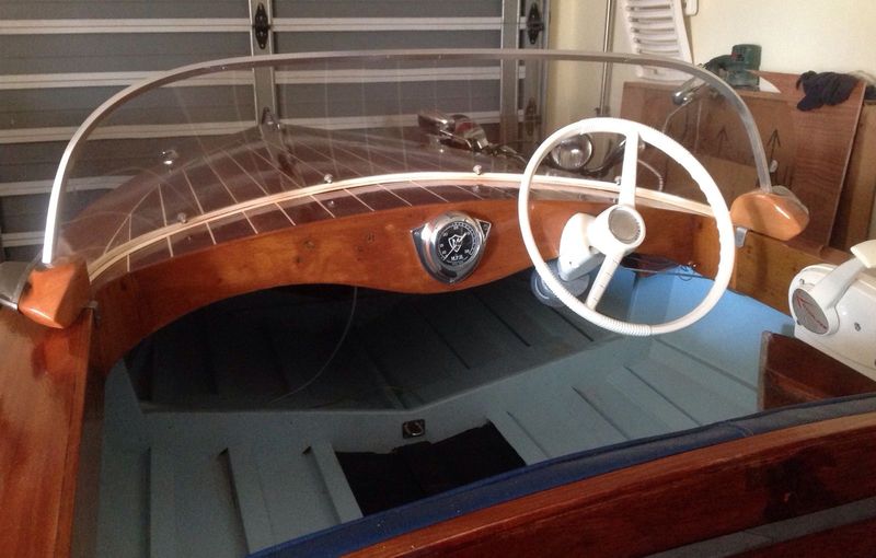 Classic boat steering wheel and accessories