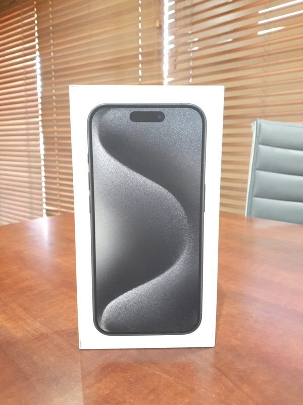 256GB APPLE IPHONE 15 PRO MAX BLACK TITANIUM BRAND NEW SEALED IN BOX WITH ACCESSORIES AND WARRANTY