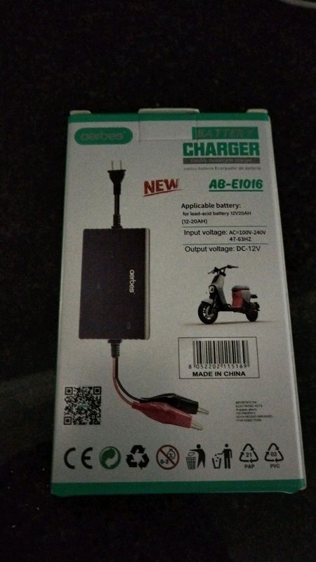 Mini 12v battery charger for car batteries