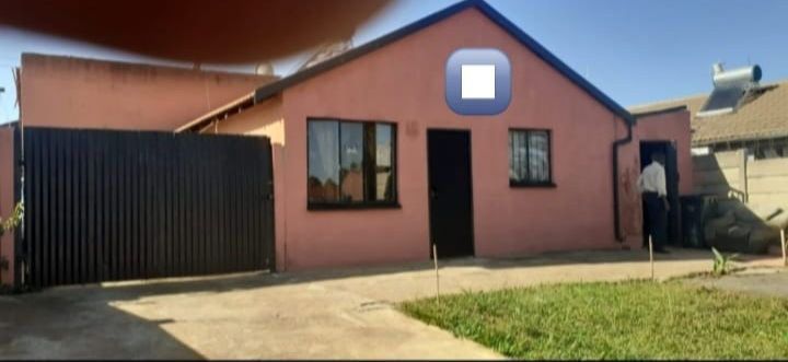 4 bedroom for sale in Lenasia south ext 4 R550 000