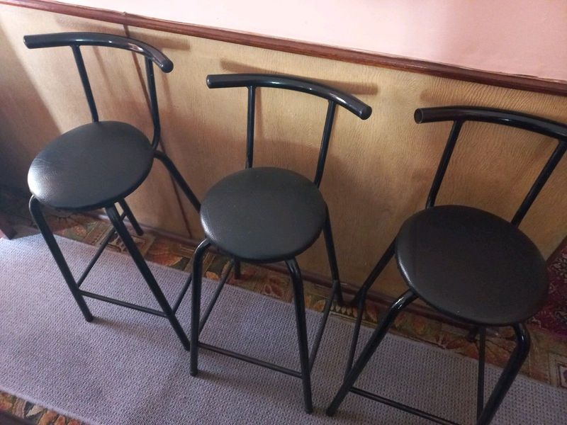 Kitchen counter / bar chairs