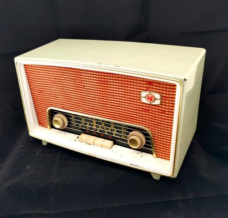 Vintage Cambridge England PYE valve/tube radio for sale