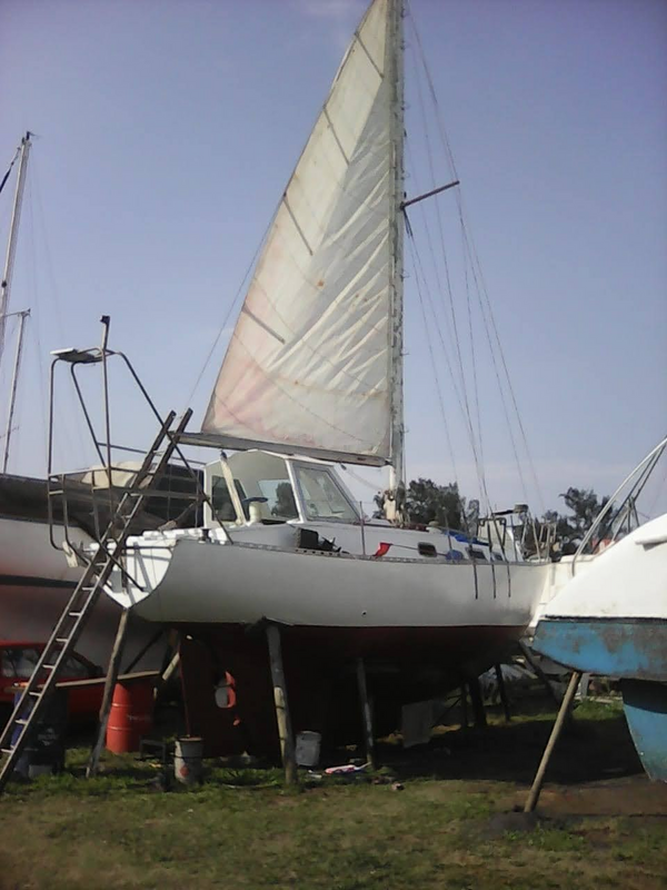 URGENT SALE!!!R110k. 30 ft Samson yacht for sale. On walkon Dbn. Call Anjé 0712961465