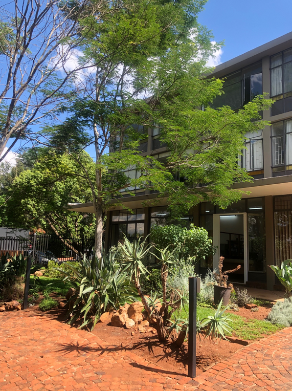 Room to rent in a 2-Bedroom Flat in Brummeria (Pretoria East)