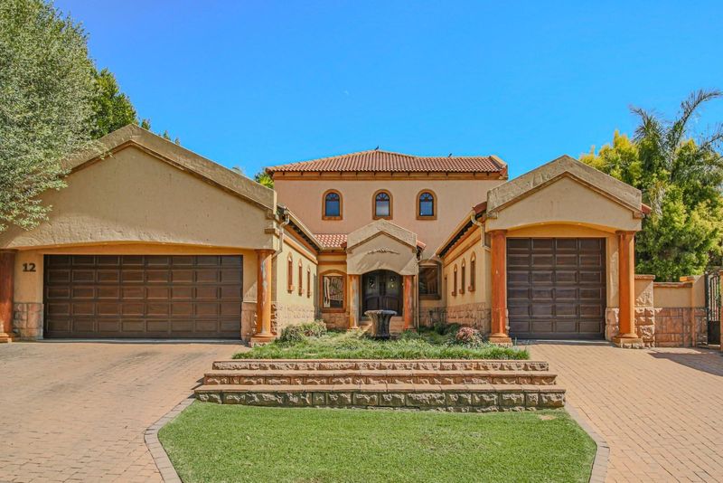 CLASSIC TUSCAN OFFERING A UNIQUE FLOORPLAN AND FEATURE KITCHEN.