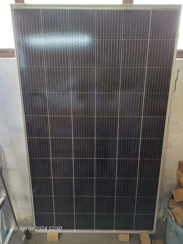 24V Starter Solar Kit: 2x 335W panels, MPPT solar charge controller, inverter, batteries, cables