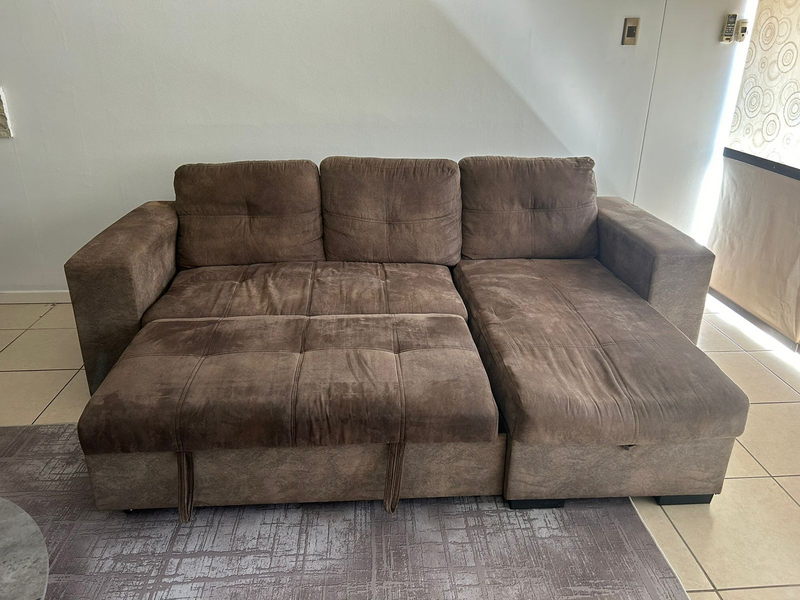 L Shaped Lounge Suite Couch/sleeper couch