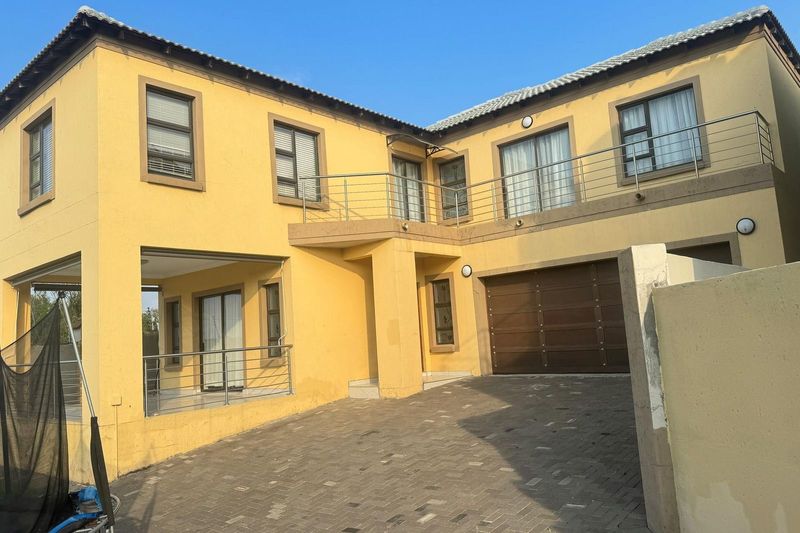 4 bedroom,4 Bathroom House available for rent at Crescent wood Estate