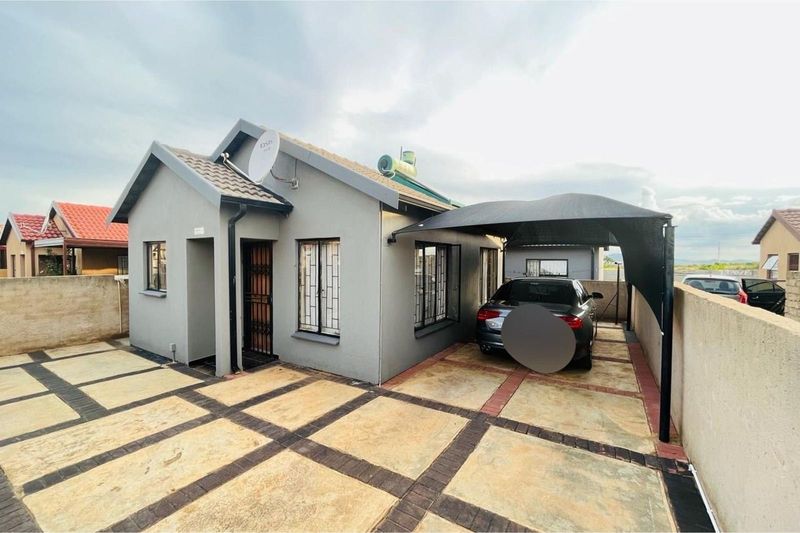 This beautiful two bedroom house in Soshanguve vv for sale