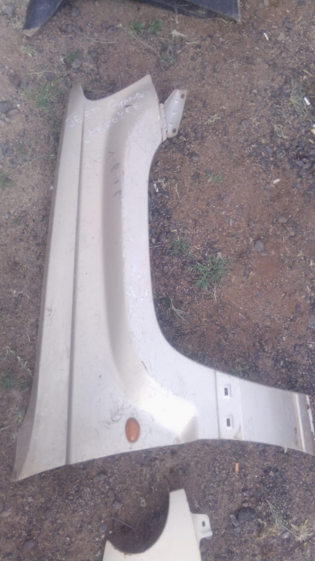 Jeep Grand Cherokee Right Fender For Sale.