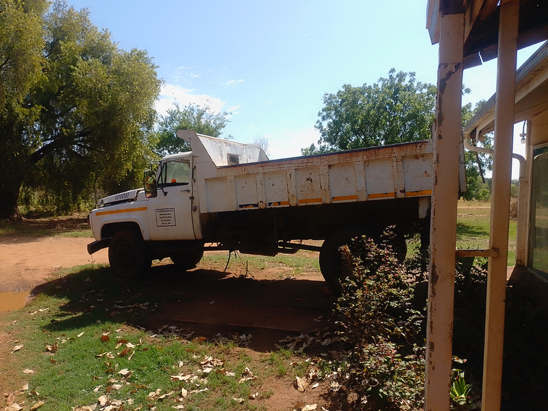 1990 Nissan UD tipper