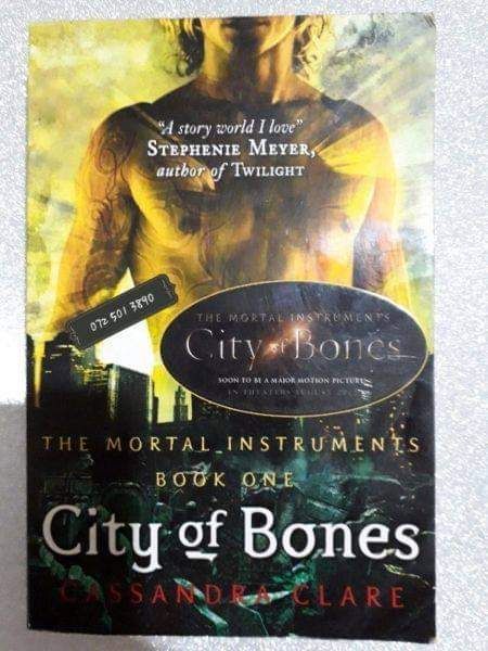 City Of Bones - Cassandra Clare - The Mortal Instruments #1.