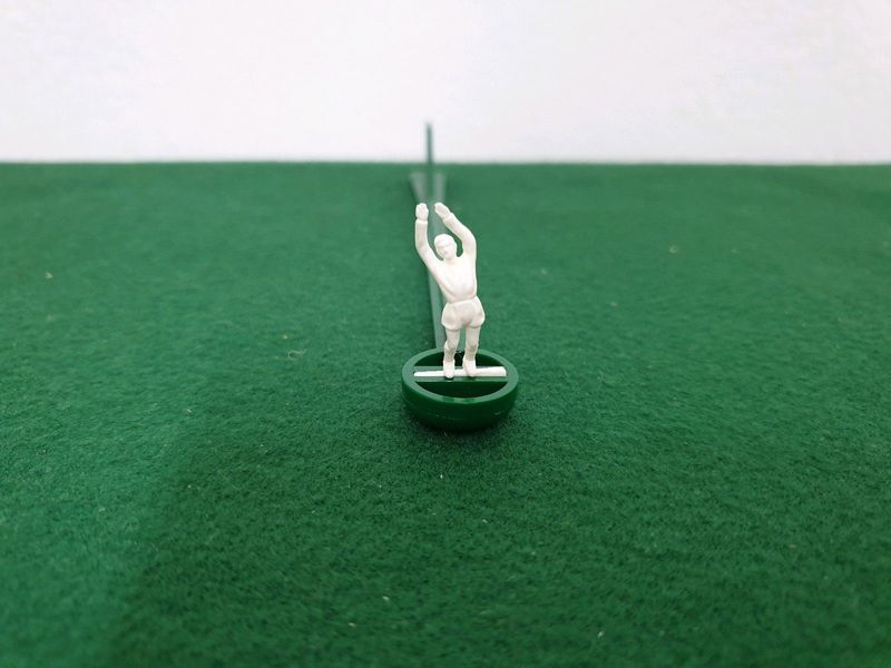 Subbuteo Top Spin Unpainted Goalkeeper With Rod