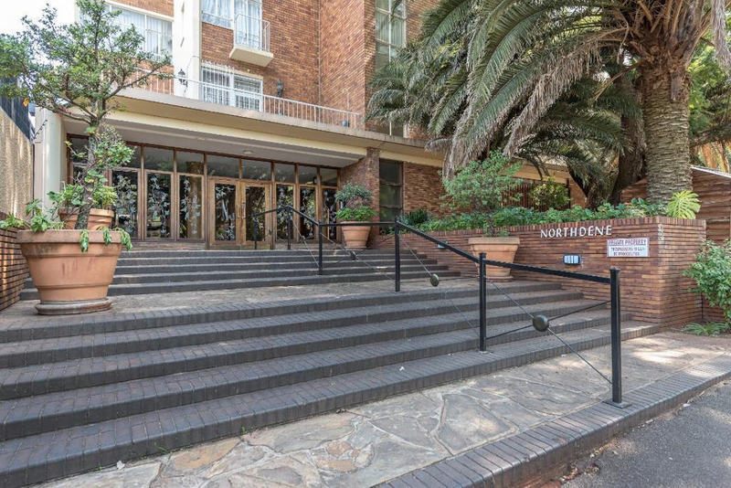 2 bedroom flat in Parktown to share