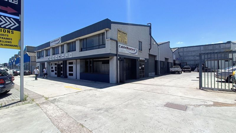 369m2 Industrial Warehouse To Let in Montague Gardens