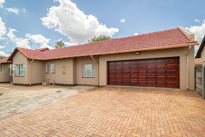 Must See 4 Bedroom Family Home For Sale in Bergbron