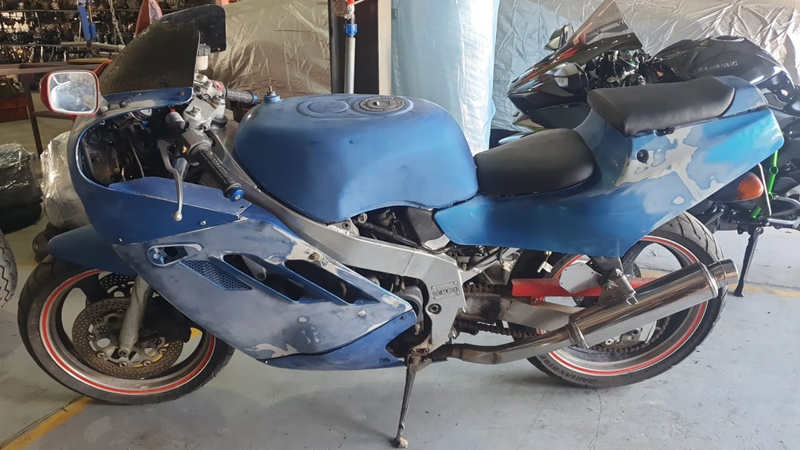 GSXR400 GK73 PARTS FORSALE AT THE MOTRCYCLE Graveyard KNYSNA BRANCH