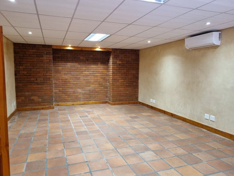258m² Commercial To Let in Observatory at R125.00 per m²