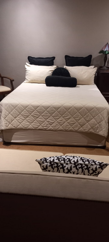 Body form. Queen size. Base with matras. Nearly new.
