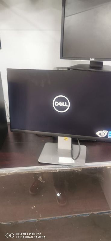 Dell 24inch fhd Hdmi R1,100