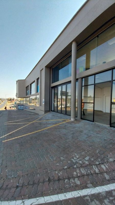 565m² Retail To Let in Windsor at R100.00 per m²