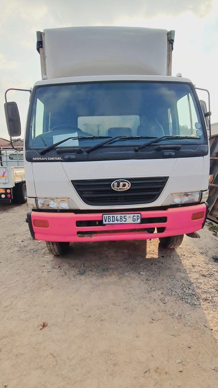 Nissan UD80 8ton truck for sale