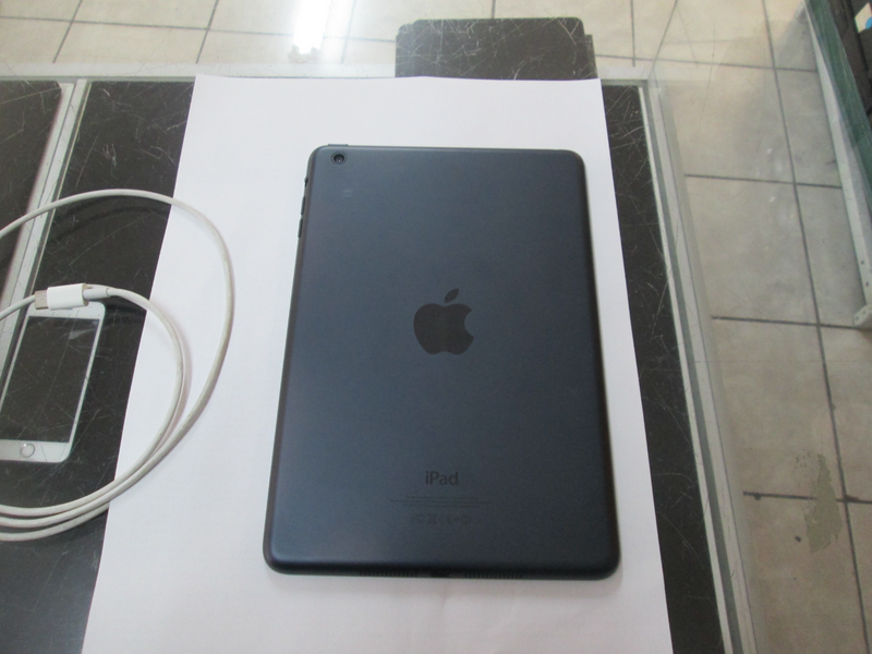 APPLE IPAD MINI WIFI WITH CHARGER IN GOOD CONDITION