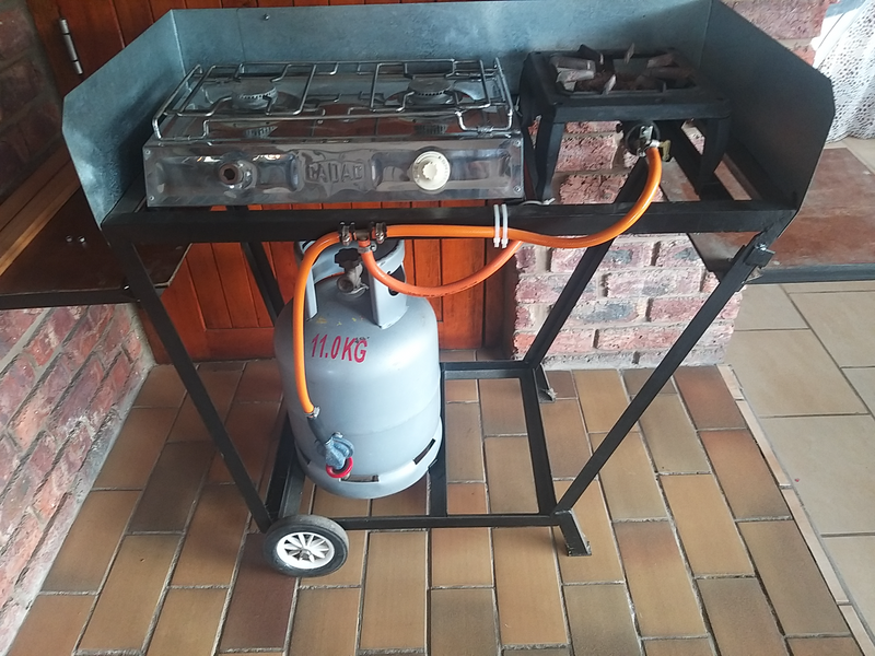 Portable three plate gas burner with gas bottle R2295.00  o.n.o.