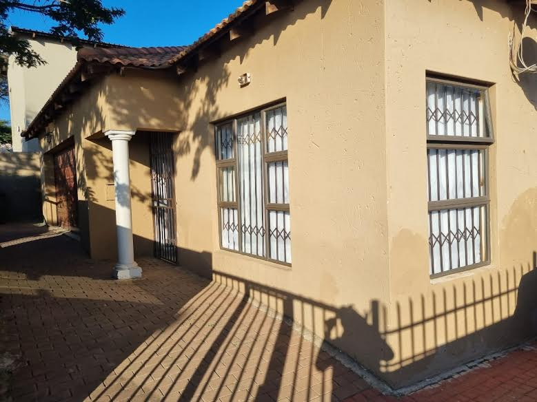 INCOME GENERATING PROPERTY FOR SALE IN OLIVEN WITH TITLEDEED – CASH OR BOND R17500PM