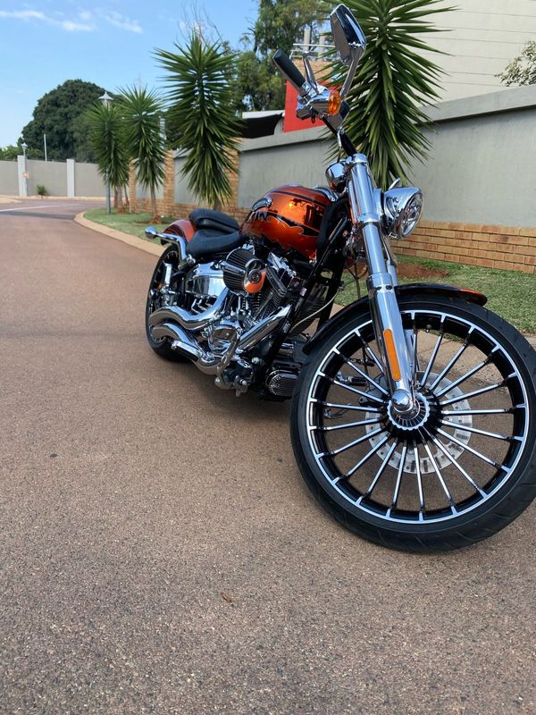 Harley-Davidson Breakout CVO