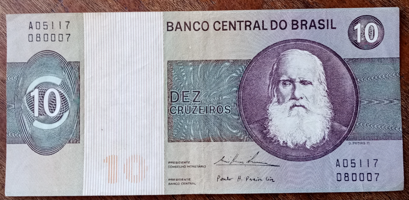 1974 Brazil 10 Cruzeiros note in crisp XF