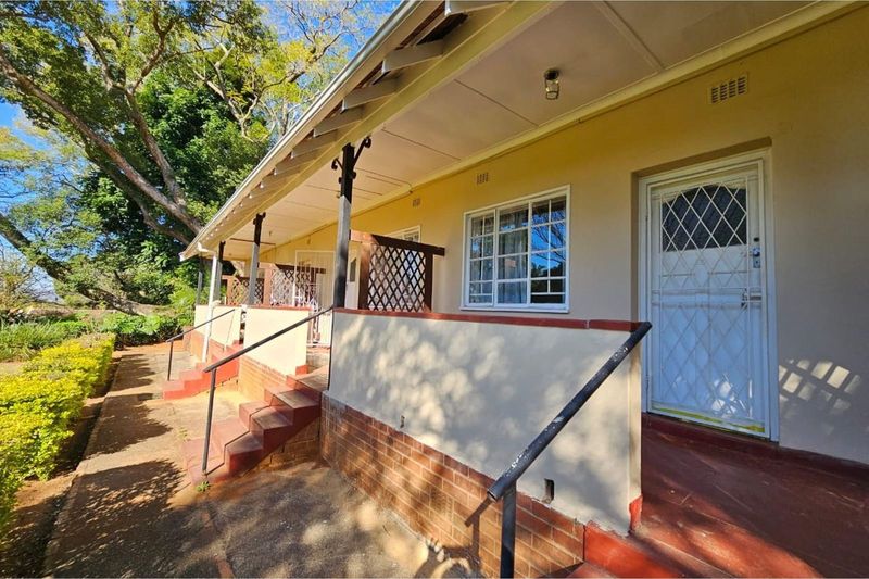 Unique Pin neat Bachelor Flat in Prime Clarendon For Sale! A STEAL