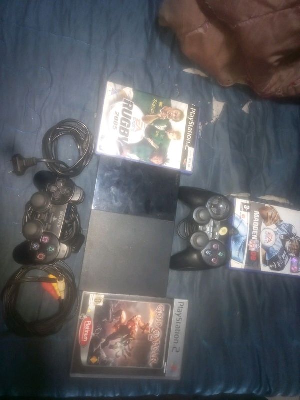 Playstation 2 with 3 games