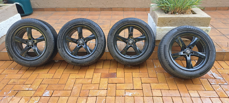 18 inch rims and tyres plus 2 extra tyres. Very Good condition.