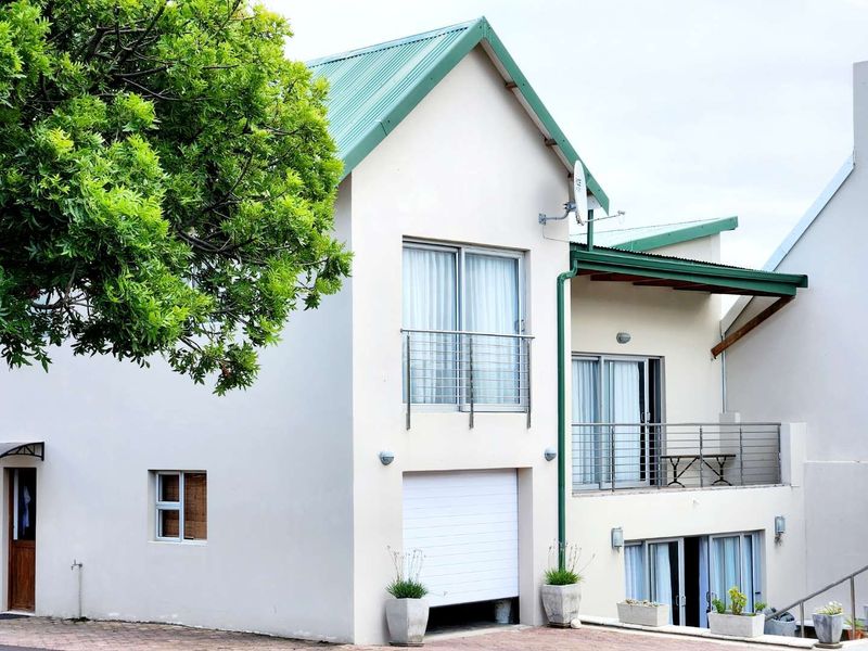 3 Bedroom House Within Secure Estate Diaz Mossel bay