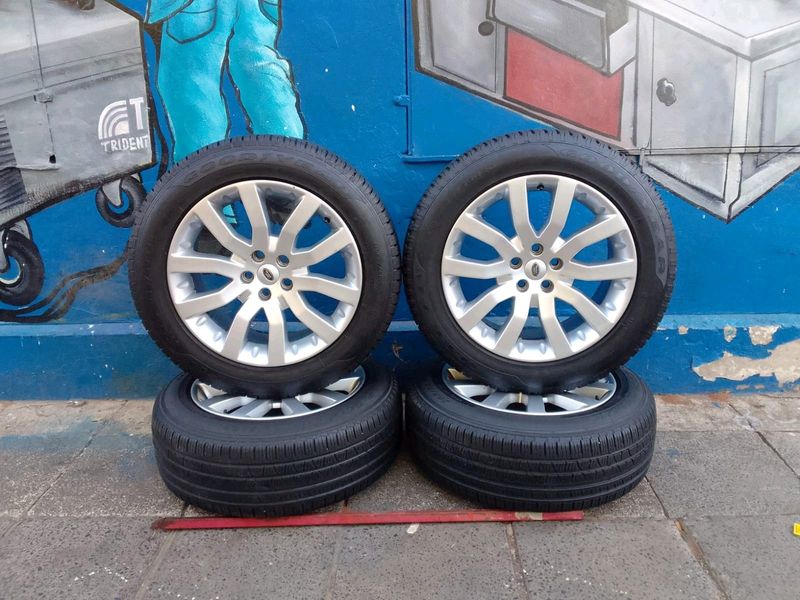 Set of 20inch OEM Range Rover sport/ Discovery mags 5x120 PCD with tyres still in perfect conditi