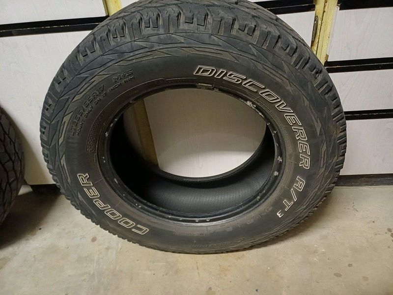 2 x 265-70r17 Cooper discoverer tyres