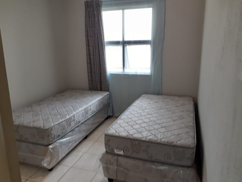 Male student accommedation available in botanic